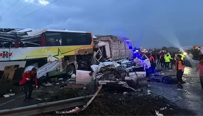 Mersin'de 10 kişinin öldüğü zincirleme trafik kazasında otobüs şoförü tutuklandı