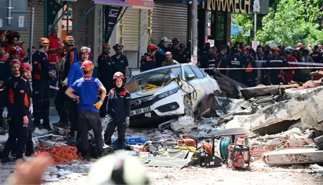 İstanbul'da çöken binada gözaltı sayısı 2'ye yükseldi! Bina sahibinden sonra zemin kattaki dönerci de Emniyet'te