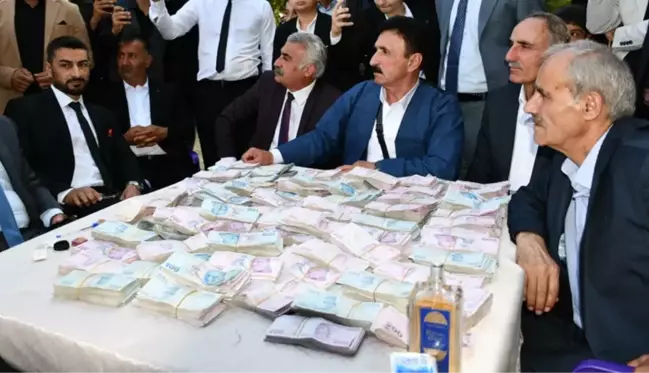 Aşiret liderinin kardeşi dünyaevine girdi, çifte takılanlar dudakları uçuklattı