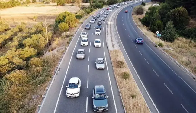 İstanbul'a dönüş göçü başladı! 43 ilin bağlantı noktası ve otoyollarda araç kuyruğu oluştu