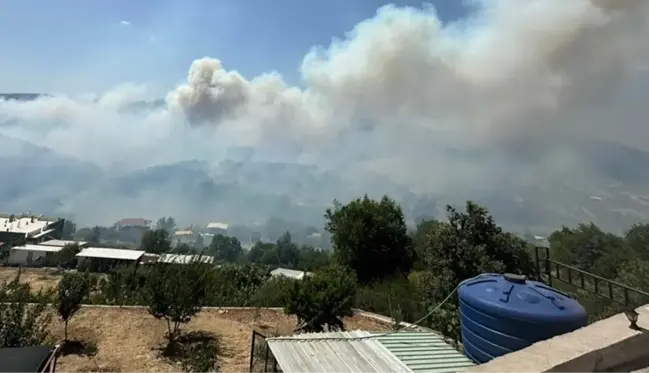 İzmir ve Balıkesir'de orman yangını! 2 mahalle boşaltıldı, Manisa kara yolu trafiğe kapatıldı