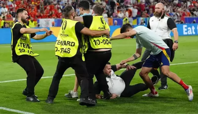 EURO 2024'te görülmemiş olay! Güvenlik görevlisi, Alvaro Morata'yı sakatladı