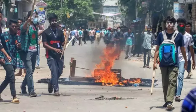 Kamuda liyakat protestoları ülkeyi yangın yerine çevirdi! Ölü sayısı 105'e yükseldi