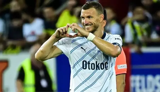 Herkes onu konuşuyor! Edin Dzeko'dan tarihe geçen hat-trick