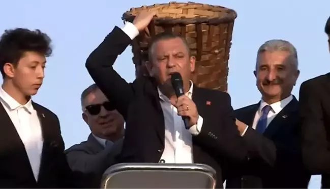 Küfeyi sırtına alan Özgür Özel'den Erdoğan'a erken seçim çağrısı: Biz taşırız