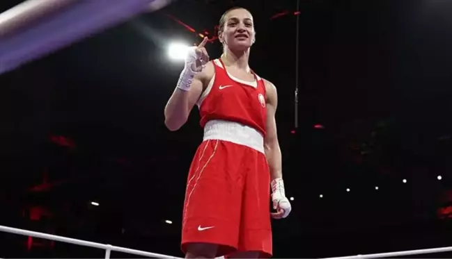 Milli boksör Buse Naz Çakıroğlu, Paris Olimpiyatları'nda çeyrek finale yükseldi