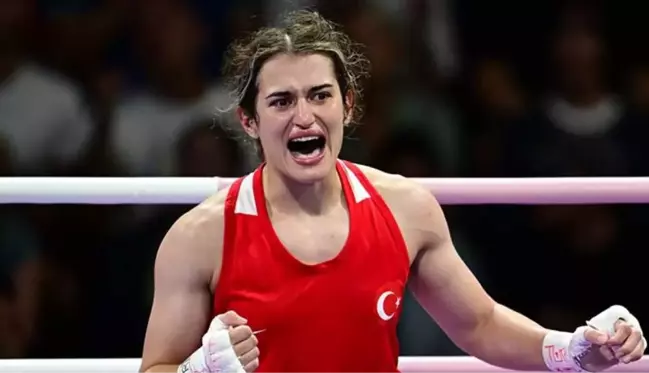 Paris'te bir başarı daha! Yarı finale yükselen milli boksör Esra Yıldız Kahraman, madalyayı garantiledi