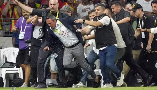 Fenerbahçe Başkanı Ali Koç'a Göztepe deplasmanında saldırı