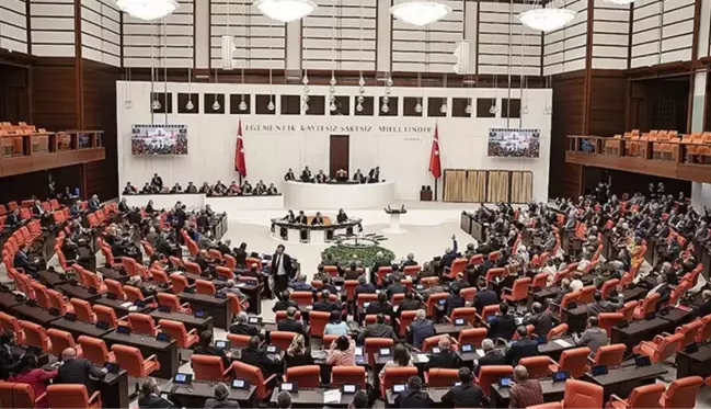 AK Parti ve CHP'nin transferleri sonrası Meclis'te sandalye dağılımı değişti