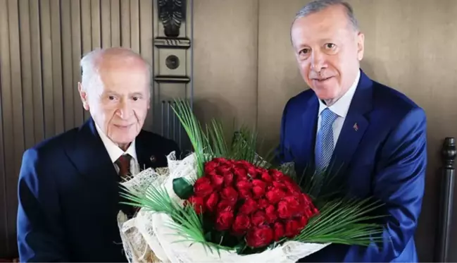 Cumhurbaşkanı Erdoğan, Bahçeli'ye 76 adet gül verdi! Sayının özel bir anlamı var