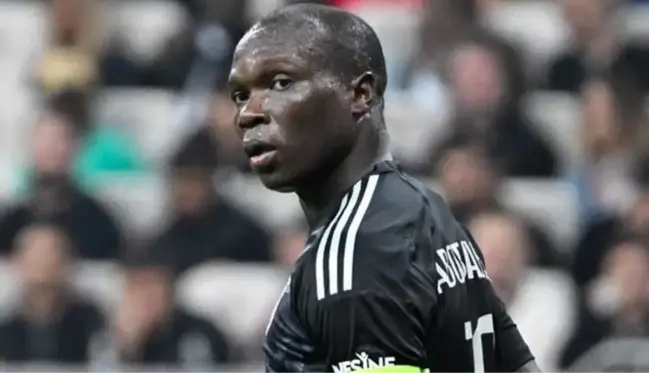 Beşiktaş'ta neler oluyor! Aboubakar, antrenmana çıkmayıp ülkesine gitti