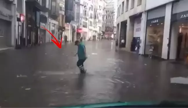 İstiklal Caddesi göle döndü