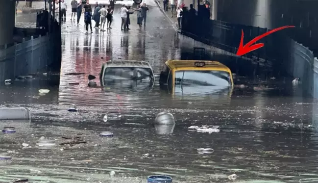 İstanbul'da beklenen sağanak ve dolu yağışı başladı! Feci görüntüler geliyor