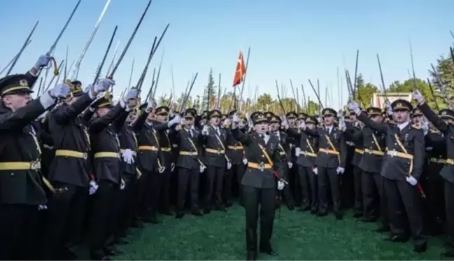 Kılıçlı yemin töreni sonrası bölük komutanı TSK'dan istifa etti