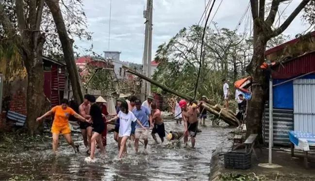 Vietnam'da Tayfun Yagi'nin neden olduğu sel ve heyelanlar sonucu en az 59 kişi hayatını kaybetti