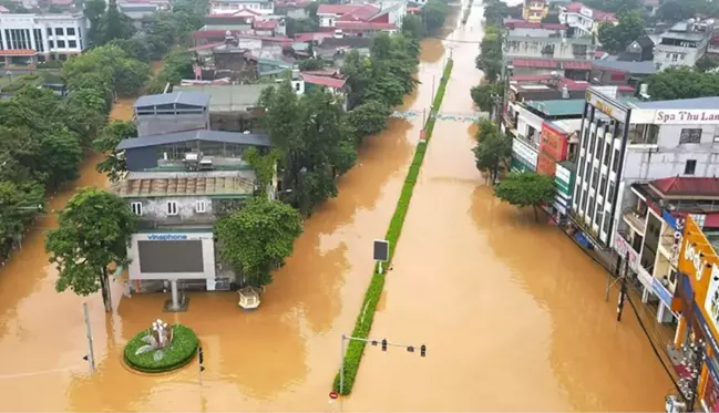 Vietnam'ı vuran Yagi Tayfunu'nda can kaybı 254