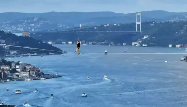 İstanbul Boğazı'nda tarihi anlar! İp üzerinde Asya'dan Avrupa'ya yürüyerek geçti