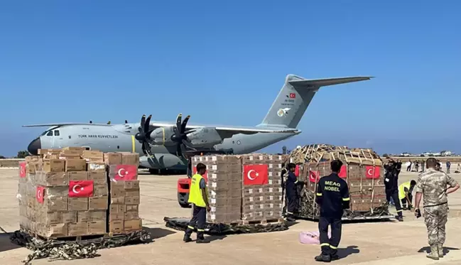 Türkiye'nin gönderdiği insani yardım uçağı Lübnan'a ulaştı