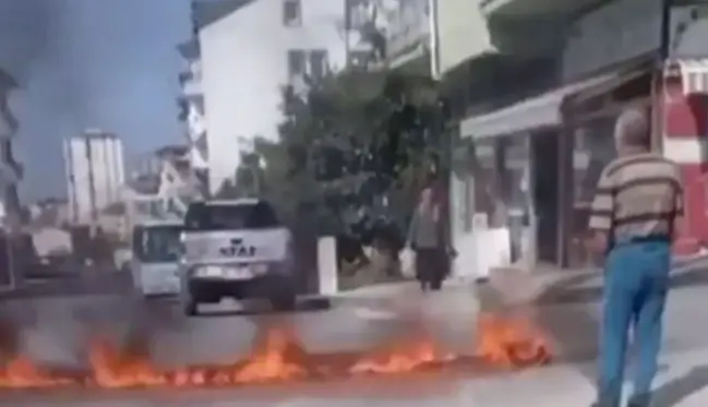 Fındık üreticisi sinir krizi geçirdi! Yol ortasında benzin döküp yaktı