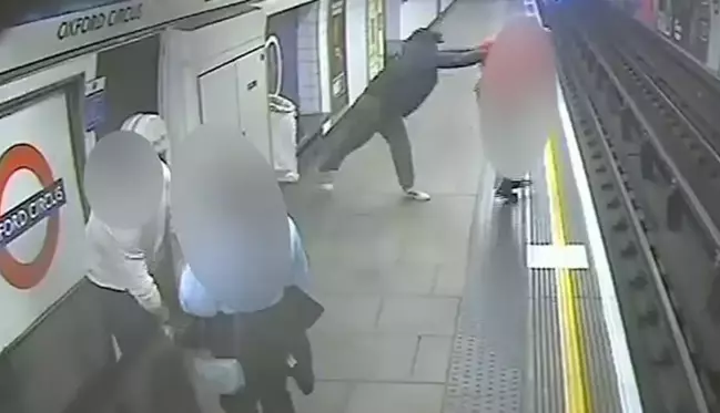 Londra'da 60 yaşındaki yolcuyu metro raylarına atan evsiz adam, müebbet hapis cezasına mahkum edildi