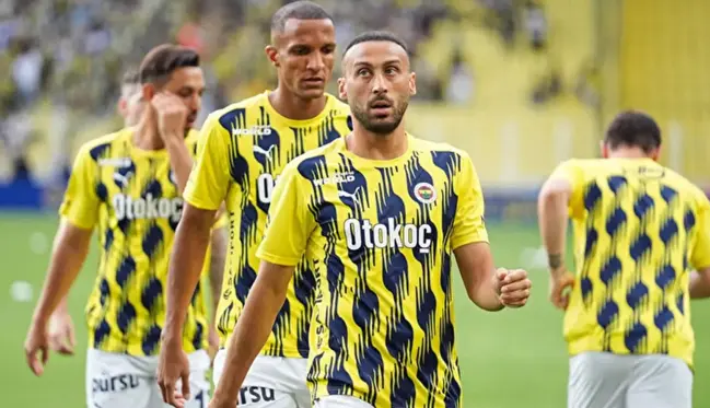 Cenk Tosun, Fenerbahçe'den ayrılacağı yönündeki iddialara son noktayı koydu