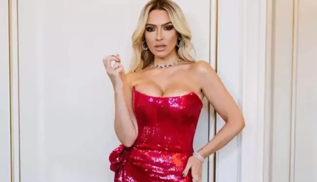 Okan Buruk'la anılan Hadise, yeni aşkıyla ilk kez görüntülendi