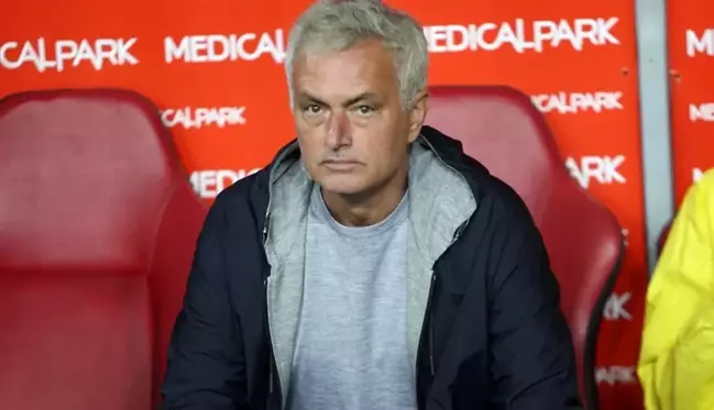 Jose Mourinho, Jayden Oosterwolde'nin sezonu kapattığını duyurdu