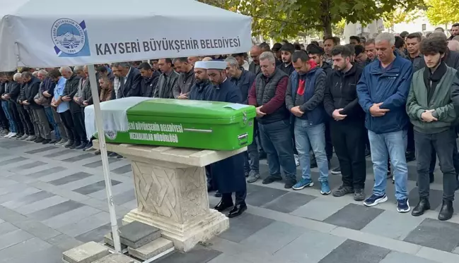 9. kattan düşen 17 yaşındaki İpek, toprağa verildi