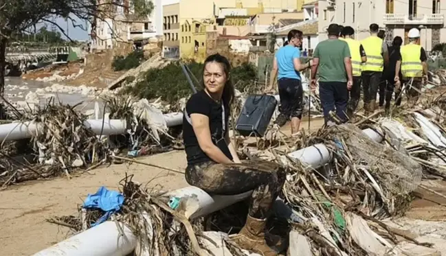 Sel felaketinde ölü sayısını 200'ü aştığı İspanya'da 2000 kişiden haber alınamıyor