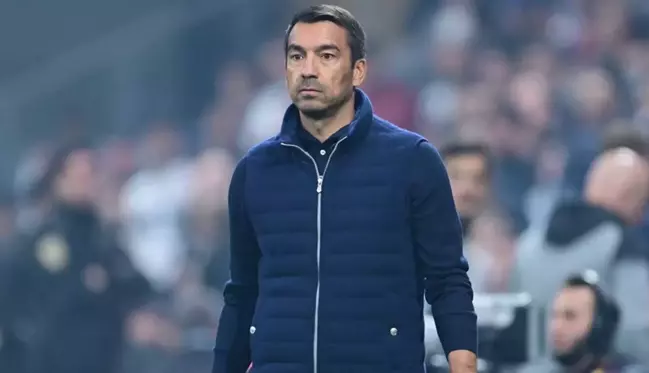 Van Bronckhorst, mağlubiyetin faturasını futbolcularına kesti