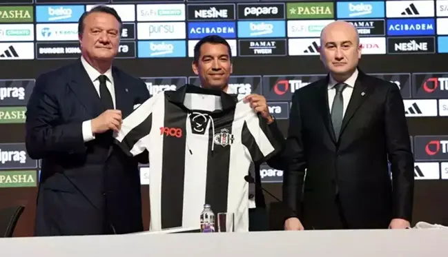 Giovanni van Bronckhorst Beşiktaş'tan ayrılıyor mu? Hasan Arat'tan tartışmaları bitirecek sözler