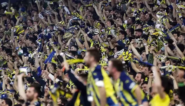 Taraftarın ismini unuttuğu futbolcu Fenerbahçe'den ayrılıyor