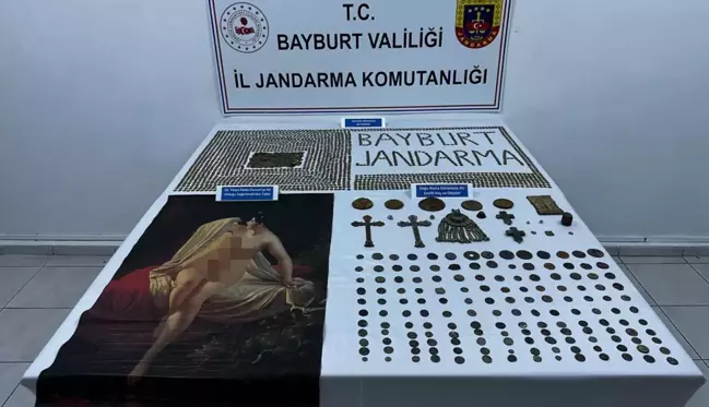 Bayburt'ta dünyaca ünlü ressam Belloli'ye ait tablo ele geçirildi