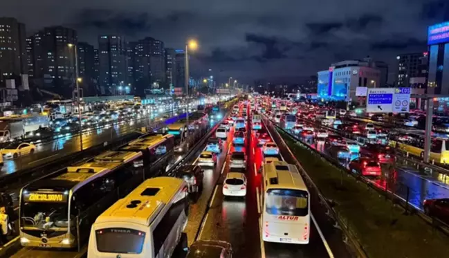 İstanbul haftanın son mesai gününde kıpkırmızı