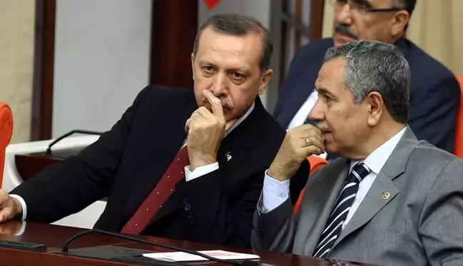 Bülent Arınç, yıllar önce yaşanan olayı anlattı: Tayyip Bey masaya yumruğu vurup 