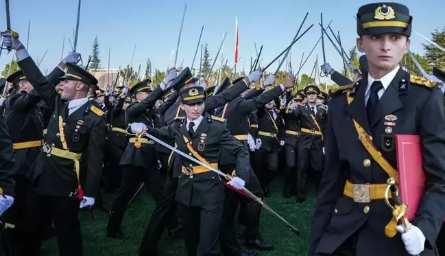 TSK'dan ihracı istenen teğmenlerin avukatlarından açıklama: Tören ilgili yönergeye uygun icra edilmiştir