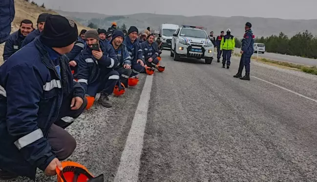 Madenciler eylemlerini bakanlık önüne taşıyor