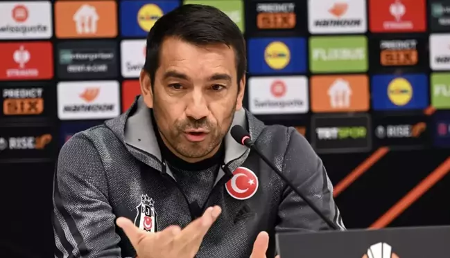 Beşiktaş'ta teknik direktör Giovanni van Bronckhorst ile yollar ayrıldı