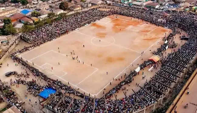 Futbol sahası kan gölüne döndü: 100'e yakın kişi hayatını kaybetti