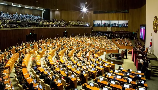 Güney Kore'de parlamento sıkıyönetim kararını iptal etti