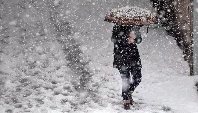 Meteoroloji'den İstanbul dahil birçok kente uyarı! Yoğun kar ve sağanak geliyor