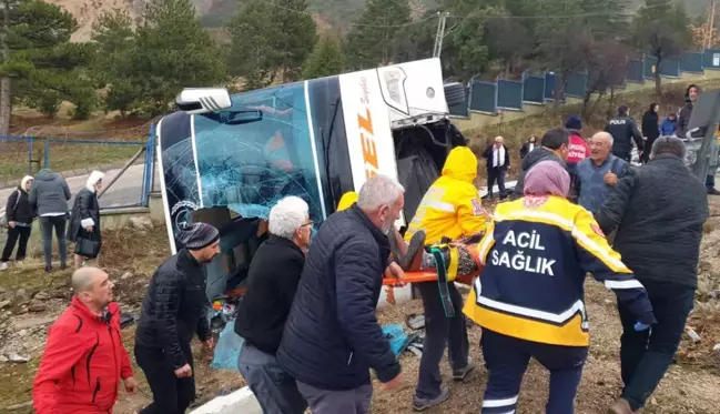 Isparta'da yolcu otobüsü devrildi: 1 ölü, 24 yaralı