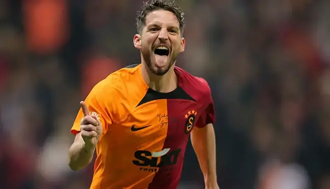 Dries Mertens bu kez sesi ile büyüledi