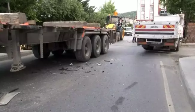 Arnavutköy'de tır ile kamyonet çarpıştı