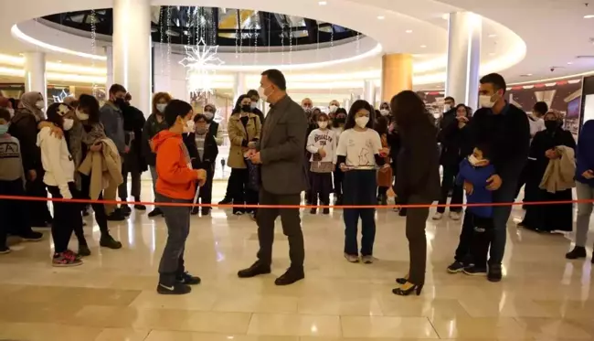 Minik öğrenciler sokakta yaşayan hayvanları fotoğraflarla anlattı