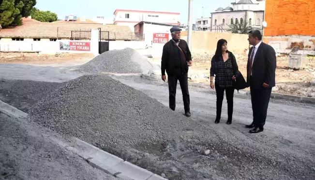 Davutlar'da yol yapım çalışmaları sürüyor