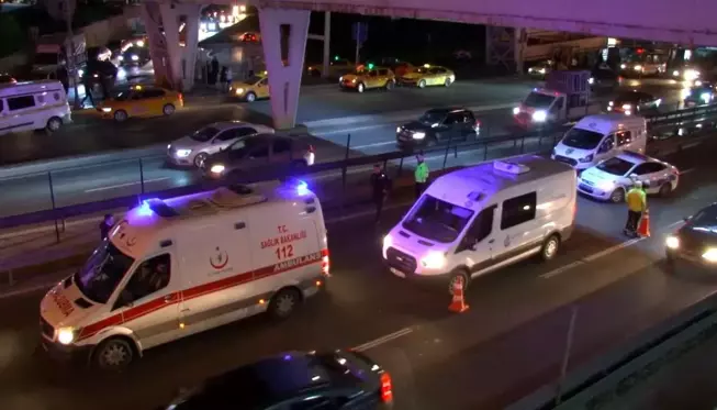 Yenibosna'da metrobüs üst geçidinden yola atlayan kadın hayatını kaybetti