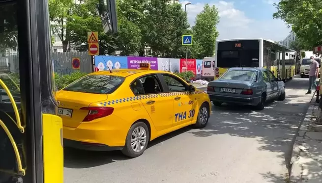 Yenibosna'daki hatalı trafik düzenlemesi ve kavşak inşaatı sürücüleri çıldırttı