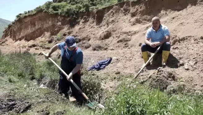 İmece usulü su kanalı temizliği