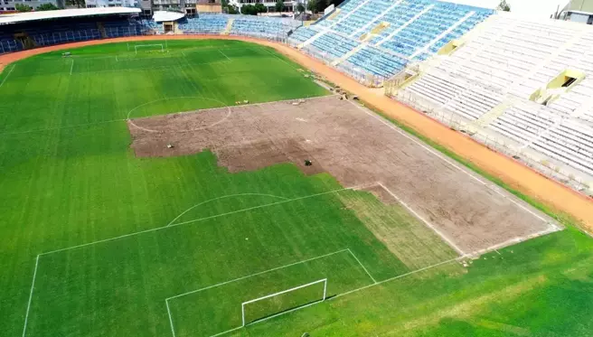 (Özel haber) Tarihi 5 Ocak Stadı'nın çimleri sökülüyor